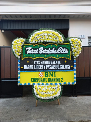 Papan Bunga Duka di Lingkar Selatan