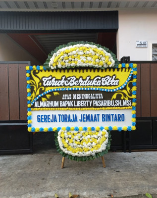Papan Bunga Duka di Lingkar Selatan