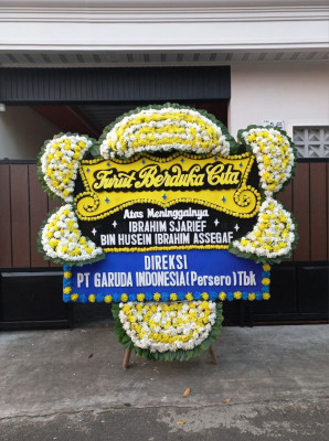 Papan Bunga Duka di Lingkar Selatan