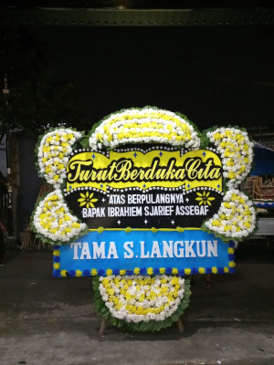 Papan Bunga Duka di Lingkar Selatan
