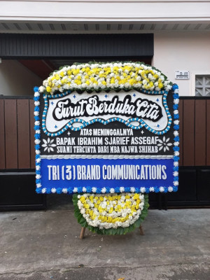 Papan Bunga Duka di Lingkar Selatan